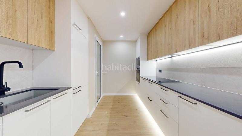 Foto 69baa7c5-0bb6-48a4-ab03-b1347ae7695c. Piso  reformado en calle rossello en El Camp de l´Arpa del Clot Barcelona