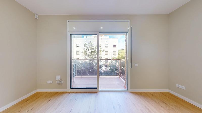 Foto a46be4fa-3547-4ce4-bec2-01b4b6d340bb. Piso  reformado en calle rossello en El Camp de l´Arpa del Clot Barcelona