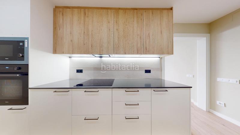 Foto ac8442ff-05ea-47fd-ab7b-7e3a6edca99d. Piso  reformado en calle rossello en El Camp de l´Arpa del Clot Barcelona