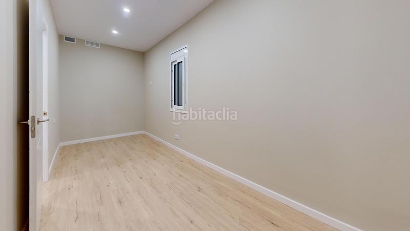 Foto adb355c3-0d07-4826-9995-46eff848b9c7. Piso  reformado en calle rossello en El Camp de l´Arpa del Clot Barcelona