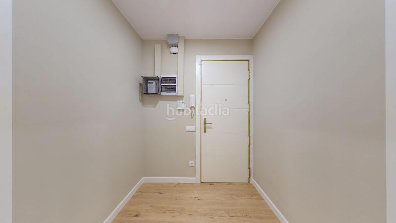 Foto c2407bc1-47e1-4796-8f29-90e518a2d661. Piso  reformado en calle rossello en El Camp de l´Arpa del Clot Barcelona