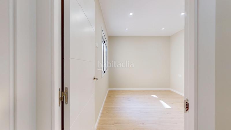 Foto e0cd8466-b52b-4080-93a8-76985d74e93a. Piso  reformado en calle rossello en El Camp de l´Arpa del Clot Barcelona