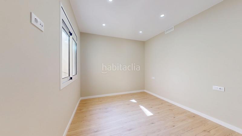 Foto fea04fa7-5f1d-4d14-9c29-4049da760009. Piso  reformado en calle rossello en El Camp de l´Arpa del Clot Barcelona