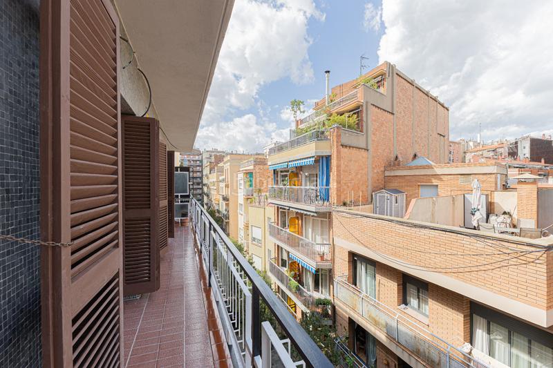 Foto 8d7d5a84-d347-487d-a84a-bea54f9f264a. Piso  reformado en daoiz i velarde en Sants Barcelona