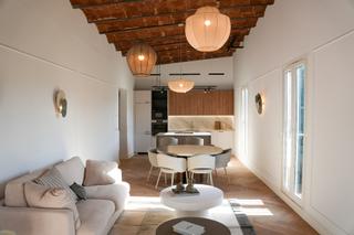 Appartement  Gran via de les corts catalanes. Piso reformado en finca regia en gran va de les corts catalanes