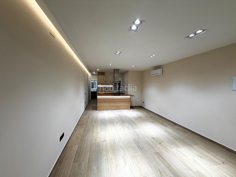 Foto ced86ac1-fc26-4ff6-afc2-309365512dfe. Dúplex duplex reformada en calle gomis, gracia en Barcelona