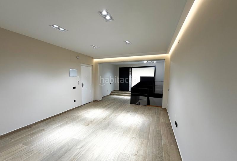 Foto f76bc2b3-720d-4935-9561-fe44dd38f40a. Dúplex duplex reformada en calle gomis, gracia en Barcelona