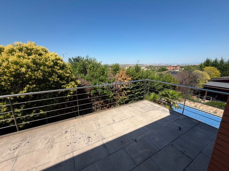 Foto f70f0513-6afe-4f9c-ae28-245dbe6d5ed8. Casa amb aparcament piscina a Mejorada del Campo