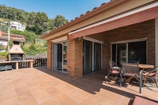Xalet a Torrelles de Llobregat. Chalet con piscina privada y jardín en torrelles de llobregat (c