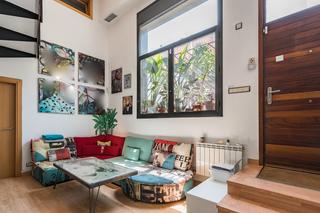 Etagenwohnung in Calle de poblet 15. Dúplex exclusivo en les corts con 2 habitaciones, 2 baños y desp