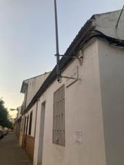 Casa aparellada  Calle acera del río