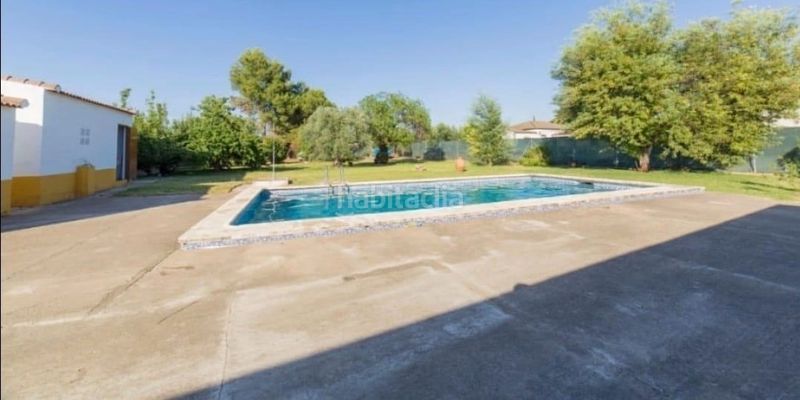 Foto 4eb7eb3d-50ec-43f1-966b-863a33d6a7c0. Finca rústica en avenida del alamillo 84 en Villarrubia Córdoba