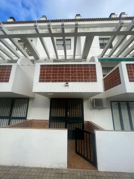 Foto 8de054fb-8c53-47e7-81ab-9a7b0ab68bc3. Casa a schiera con parcheggio piscina in La Antilla