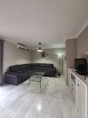 Casa adossada a Calle Luis Cernuda