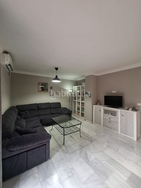 Foto b4be298d-276f-4b43-9378-47571b67c264. Casa adossada amb aparcament a Écija