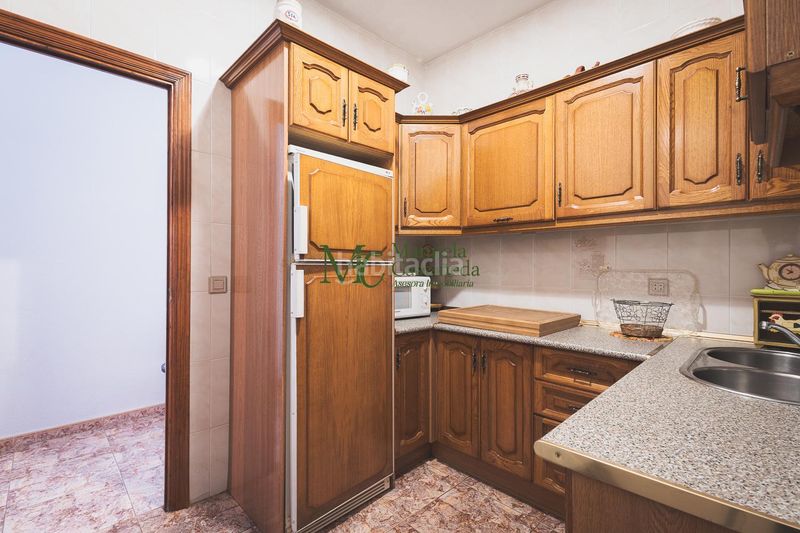Foto efa86737-f14c-488d-a41e-4bb0db5e4fb1. Édifice dans Calamonte