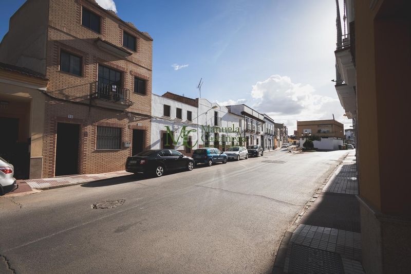 Foto f10bed80-8c99-4016-9d69-42bd3d38512a. Édifice dans Calamonte