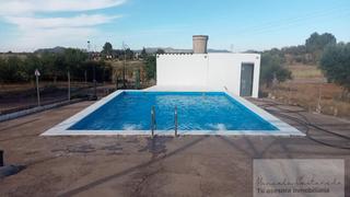 Masia a Alange. Alangefinca rustica
