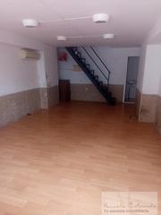 Locale commerciale in Oeste