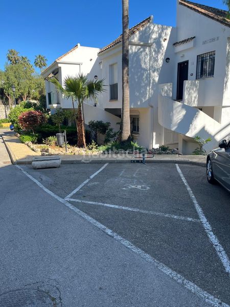 Foto 474469ca-cd0b-4428-ba84-d180e2741e05. Pis amb calefacció aparcament piscina a Los Naranjos Marbella