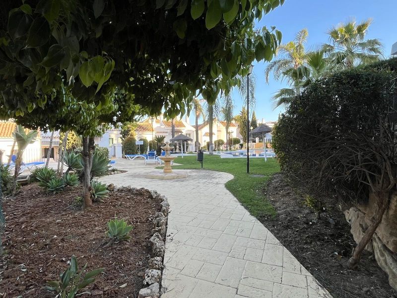 Foto b58c27c2-1f7b-49aa-b187-00ab5483cbf3. Pis amb calefacció aparcament piscina a Los Naranjos Marbella