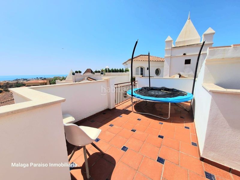 Foto 3bd56e81-5929-44c8-a259-7bcc56ee8d45. Casa adossada amb calefacció aparcament piscina a Mijas