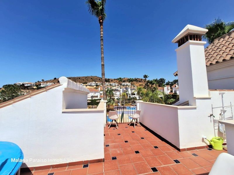 Foto d1e28fe9-5771-47d9-bba4-7a4c5f7e0a98. Casa adossada amb calefacció aparcament piscina a Mijas