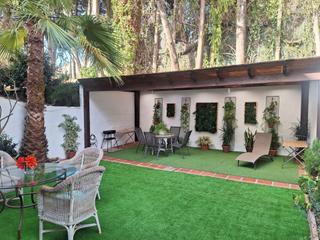 Casa in La Dama de Noche - La Alzambra. Chalet adosado totalmente reformado en puerto banus