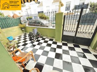 Casa adosada en Centro ciudad. � y si fuera la casa que estas buscando?