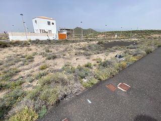 Terreno residenziale in Calle la marina 2. Terreno urbano en abades, arico - tenerife