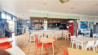 Traspàs Local Comercial a Avenida de la constitución 35. Restaurante, pizzería en primera línea de mar