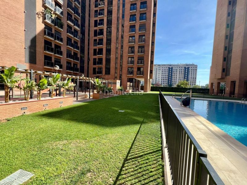 Foto 37df9eb4-90cc-4333-a789-e1d3bfce3d6d. Pis amb calefacció piscina a Penya-Roja - Avda. Francia Valencia