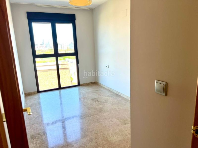 Foto dbb46d53-b80f-4b05-be1f-979303fa2d90. Pis amb calefacció piscina a Penya-Roja - Avda. Francia Valencia