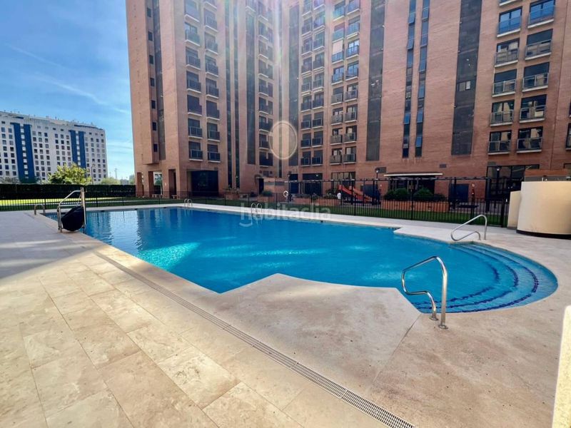 Foto ef545f1f-929b-4083-9d56-9e406e7dd693. Pis amb calefacció piscina a Penya-Roja - Avda. Francia Valencia