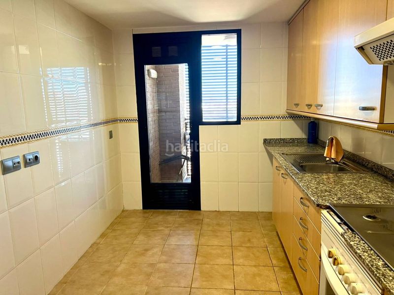 Foto f3baba35-4e10-401e-87f5-eb9d87b9045b. Pis amb calefacció piscina a Penya-Roja - Avda. Francia Valencia