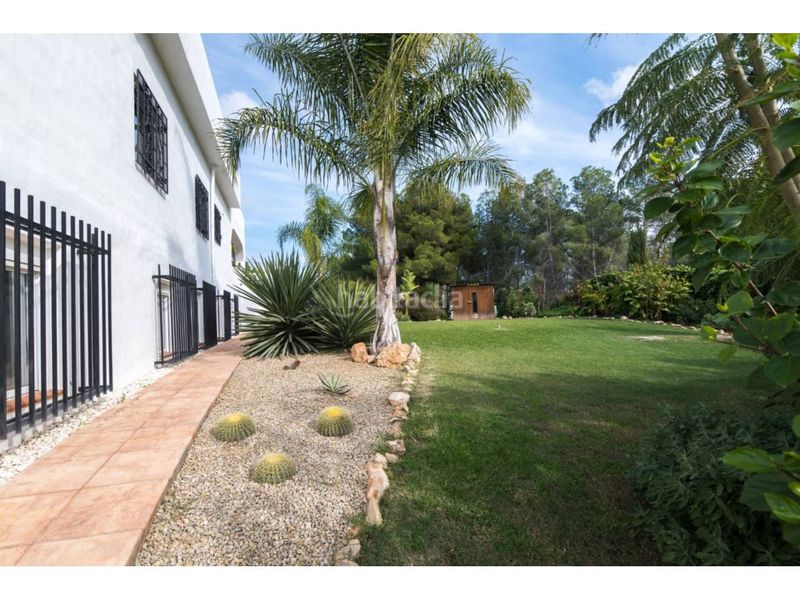 Foto f601578d-17f7-4842-9343-b333141dbb93. Masia amb piscina a Guadassuar