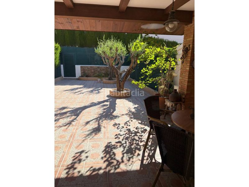 Foto 5a596e2f-6fe4-4724-b94f-5154f2df0151. Casa adossada amb piscina a Godella