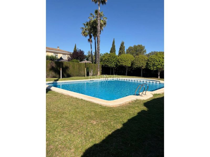 Foto 8bc8fb8f-fd83-4843-a76b-196e49ef582d. Casa adossada amb piscina a Godella