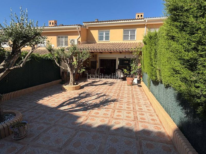 Foto c56fb980-6475-40bf-a581-35c695de7c5c. Casa adossada amb piscina a Godella