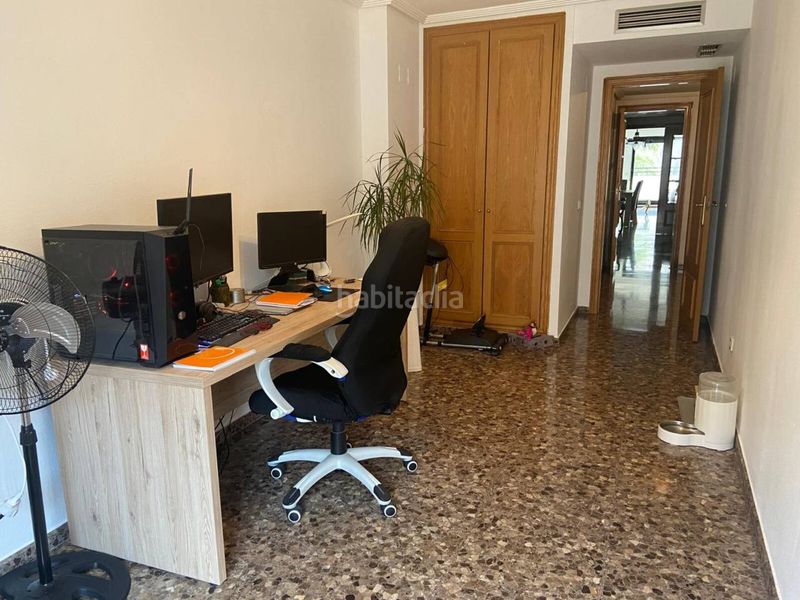 Foto a56ce51f-62e7-445b-80de-cc07064ab894. Pis amb aparcament a Malilla Valencia