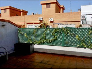 �tic  Calle lirio. �tico d�plex con terraza y dos plazas de garaje en una de las zo