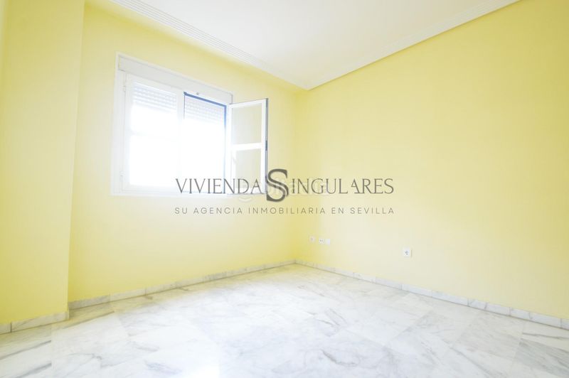 Foto 064b6659-064a-41fd-ad41-e4bc9f953af0. Pis amb calefacció aparcament piscina a colores - entreparques Sevilla