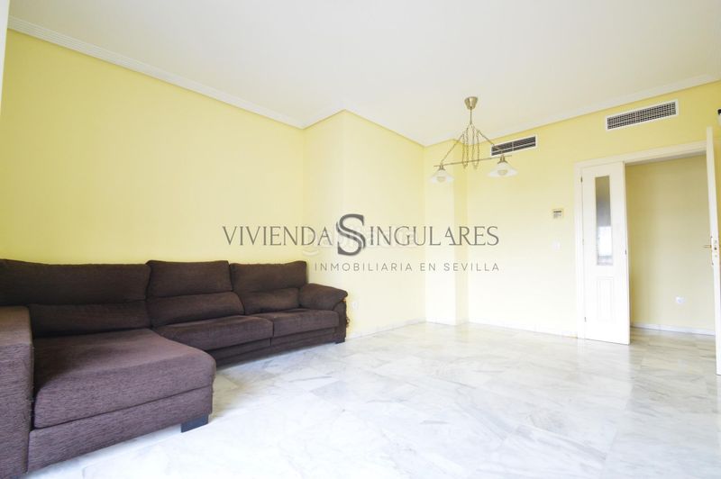 Foto 4ea5402e-2533-4ea8-ada8-b6ccf393b08f. Pis amb calefacció aparcament piscina a colores - entreparques Sevilla