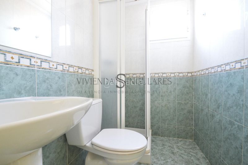 Foto 578b9114-37de-4998-9a80-7b2a30320ea9. Pis amb calefacció aparcament piscina a colores - entreparques Sevilla