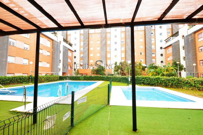 Foto f761c03b-5641-44b8-a026-6f0df1cab74e. Pis amb calefacció aparcament piscina a colores - entreparques Sevilla