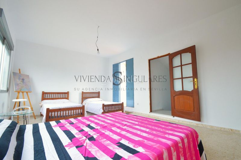 Foto e9cee619-544a-4486-baca-23b10a48ee59. Xalet amb calefacció aparcament piscina a Carmona