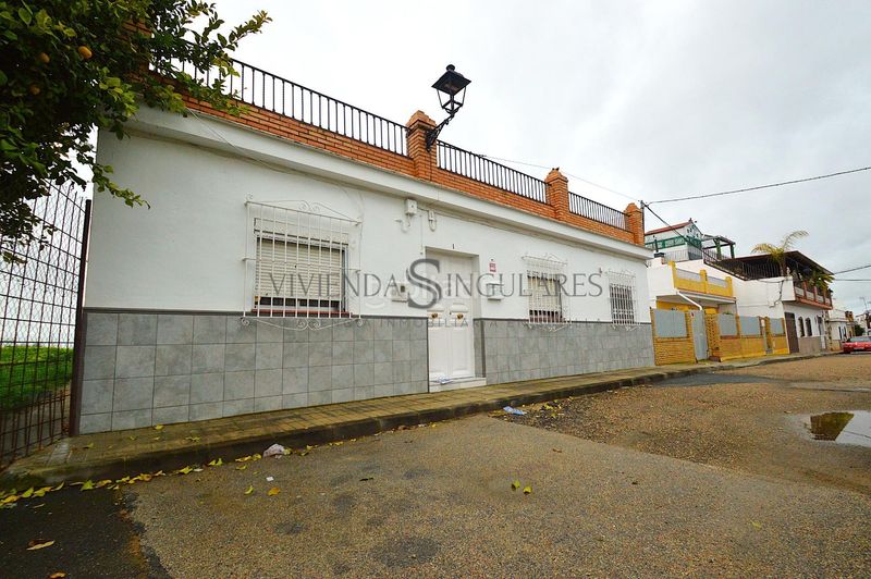 Foto 2aab2323-c63e-416b-b9c3-a2dcb9e82715. Casa adossada amb aparcament a Las Pajanosas Guillena