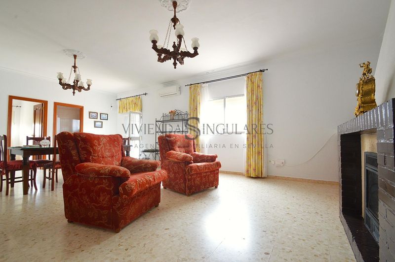 Foto 335b28bc-41ca-41a5-a55c-f8aee4dd66b8. Casa adossada amb aparcament a Las Pajanosas Guillena