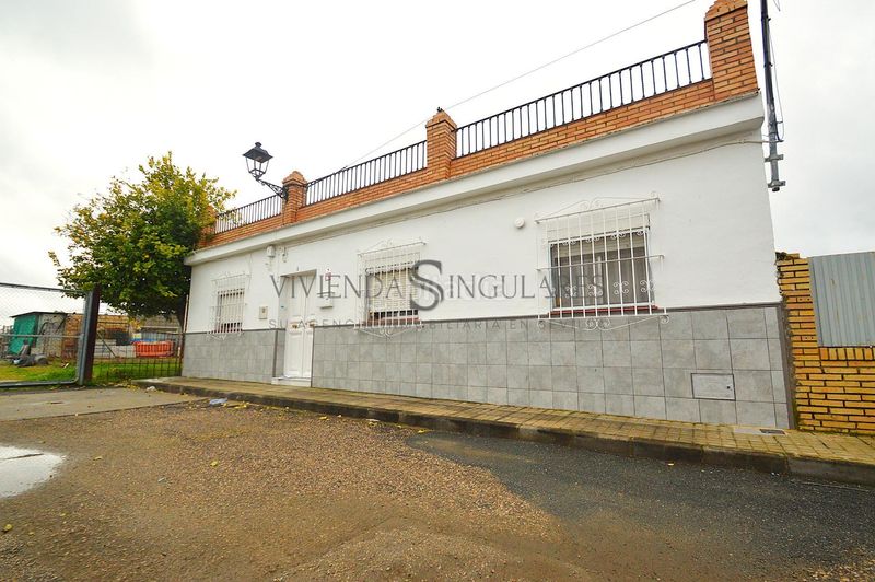 Foto 65f0f887-8a43-4859-a9a8-b05b57143da0. Casa adossada amb aparcament a Las Pajanosas Guillena