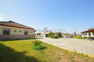 Xalet en Carmona. C�modo y funcional chal� en urbanizaci�n pradollano